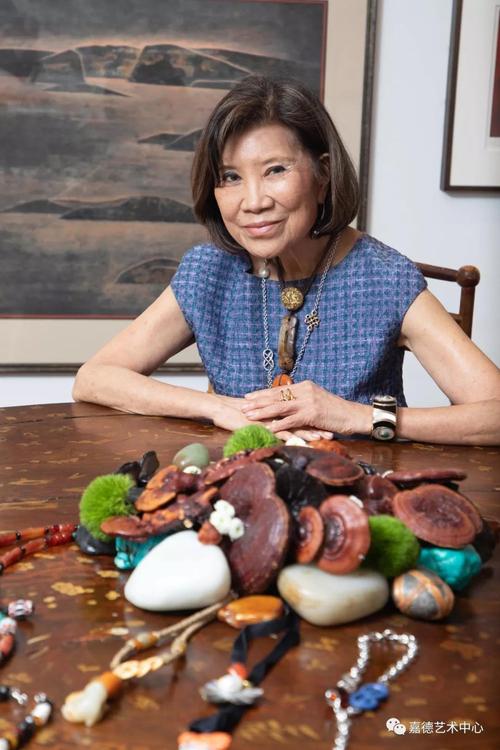 作為文化歷史學(xué)者,文化藝術(shù)策劃咨詢(xún)顧問(wèn)與設(shè)計(jì)師,羅啟妍于大英博物館